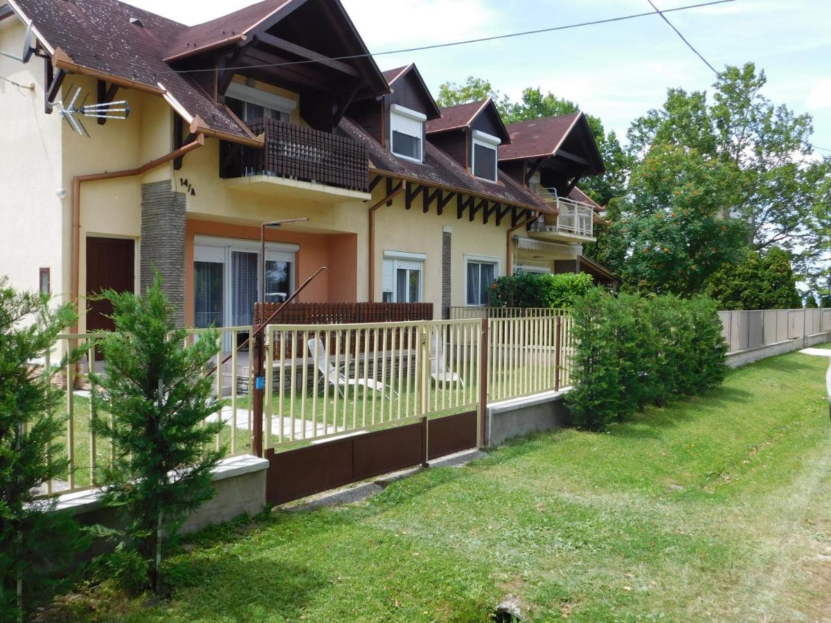 Apartamento Balatonpart-Lak Balatonfenyves Exterior foto
